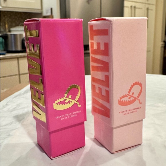 Set of 2 Jeffree Star Velvet Trap Lip-Shades- Gardening Ho* & Chocolate Fondue - Picture 3 of 7